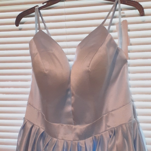 Formal dress - Picture 4 of 11